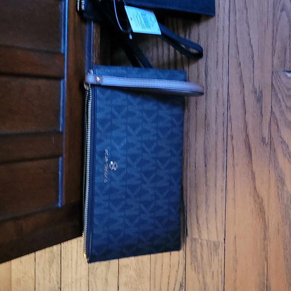 Michael kors clutch purse
